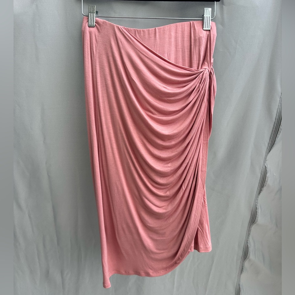 Popular basics Blush Skirt mid size medium like new